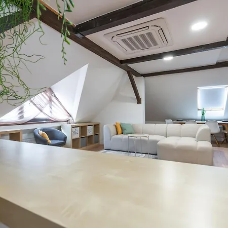 Appartamento B-home - štýlový Podkrovný 74 M2 Trenčín