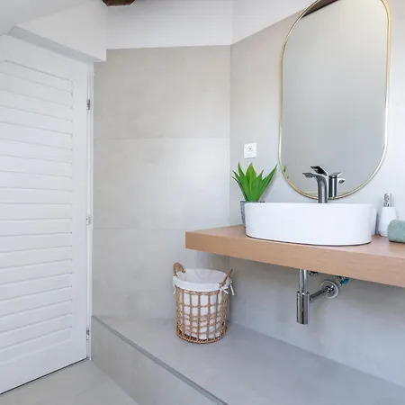 B-home - Stylovy Podkrovny 74 M2 * Trenčín